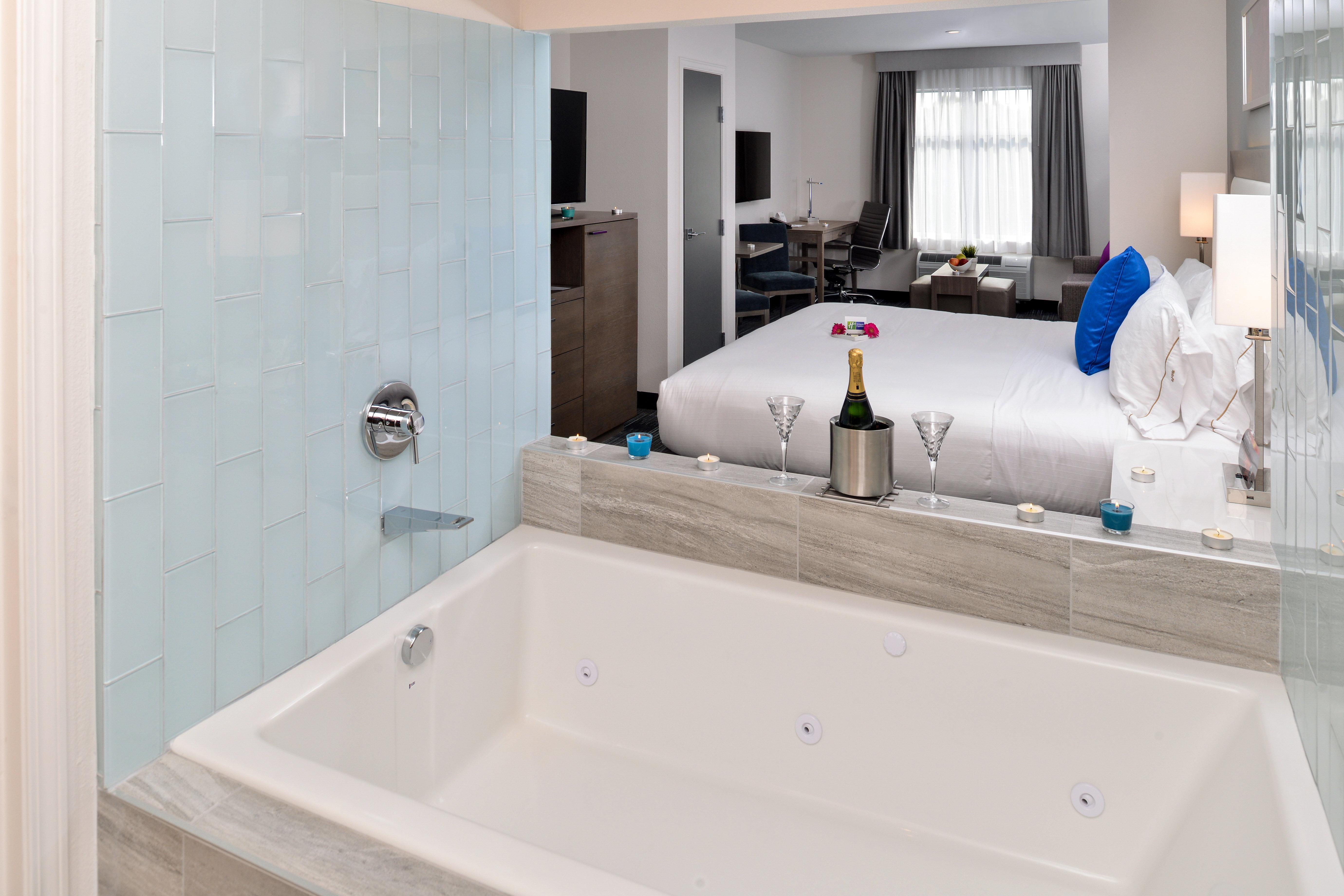 Holiday Inn Express & Suites San Diego - Mission Valley By Ihg Eksteriør billede